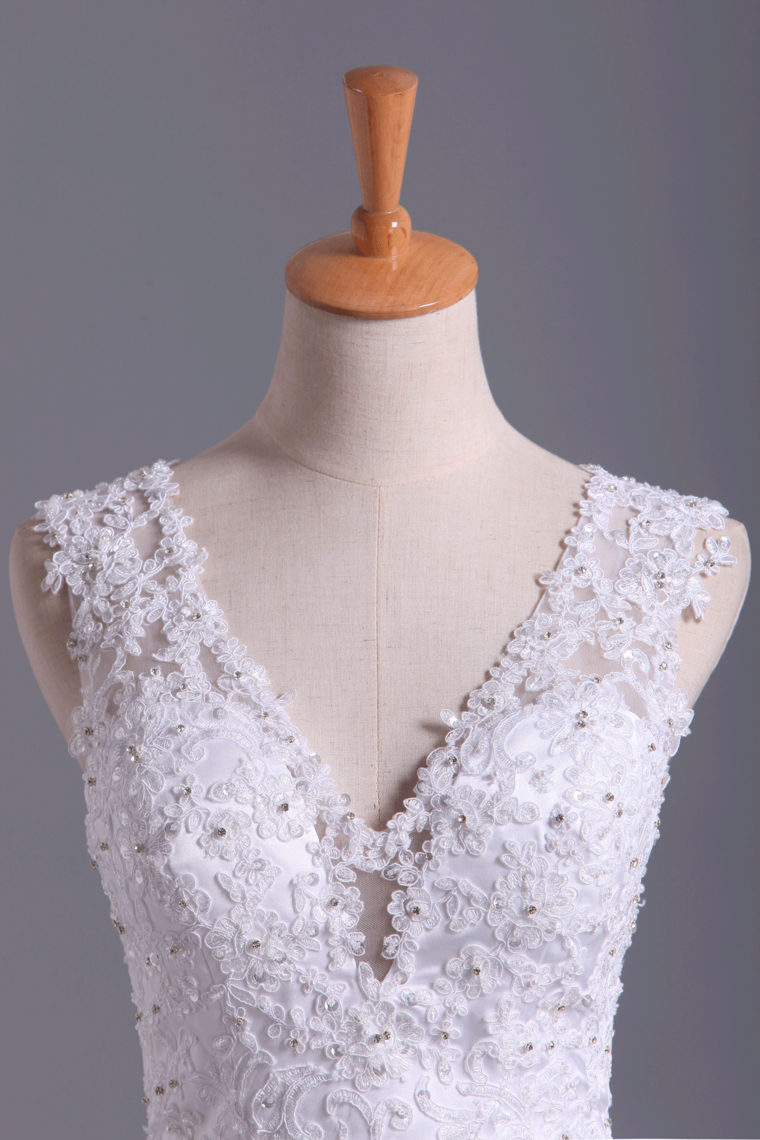 2022 Hot Wedding Dresses Mermaid V-Neck Court Train Satin With Applique Open Back