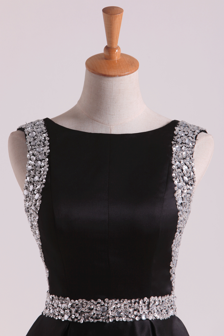 2022 Bateau A Line Short/Mini Homecoming Dresses Satin With Beads