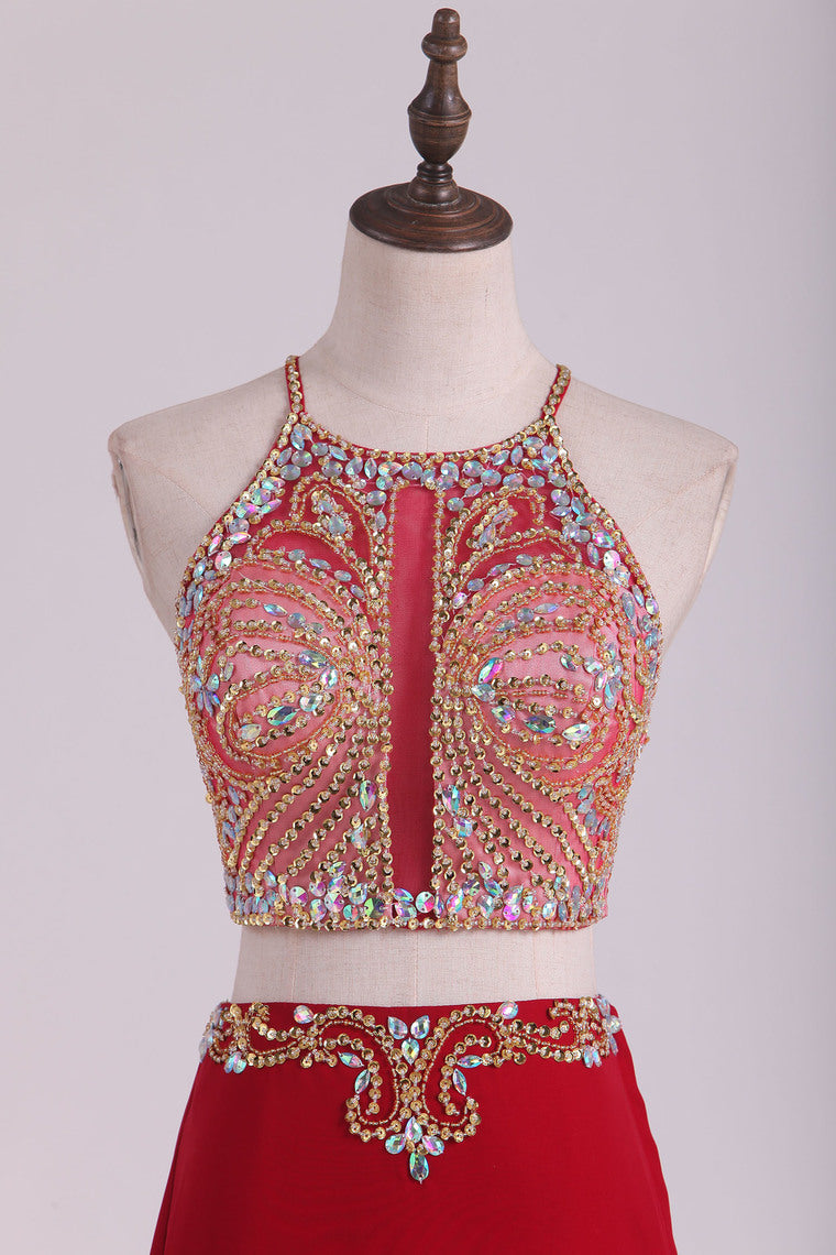 2022 Two Pieces Halter Sheath Prom Dresses Chiffon With Beading