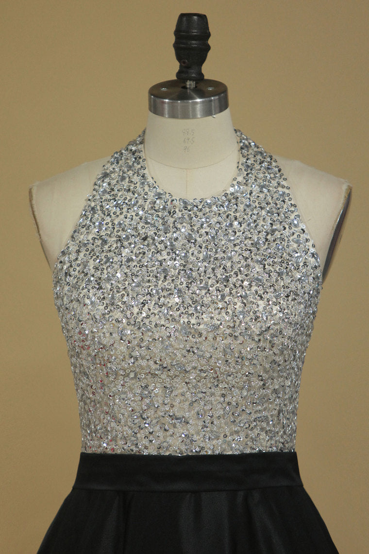 2022 Sexy Open Back A Line Halter Prom Dresses Satin With Beading