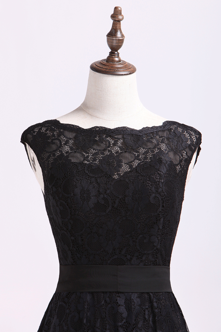 2022 Scoop A Line Lace Bridesmaid Dresses With Sash Knee Length