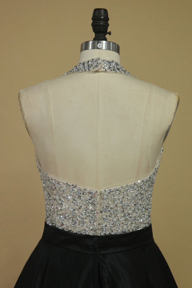 2022 Sexy Open Back A Line Halter Prom Dresses Satin With Beading