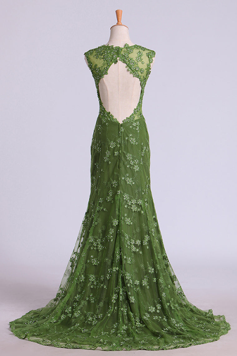 2022 Scoop Column Prom Dresses Tulle With Slit And Applique Sweep Train