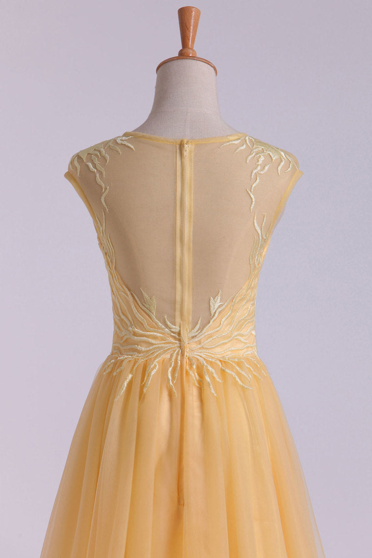 2022 A Line Prom Dresses Bateau Tulle With Slit & Applique Floor Length