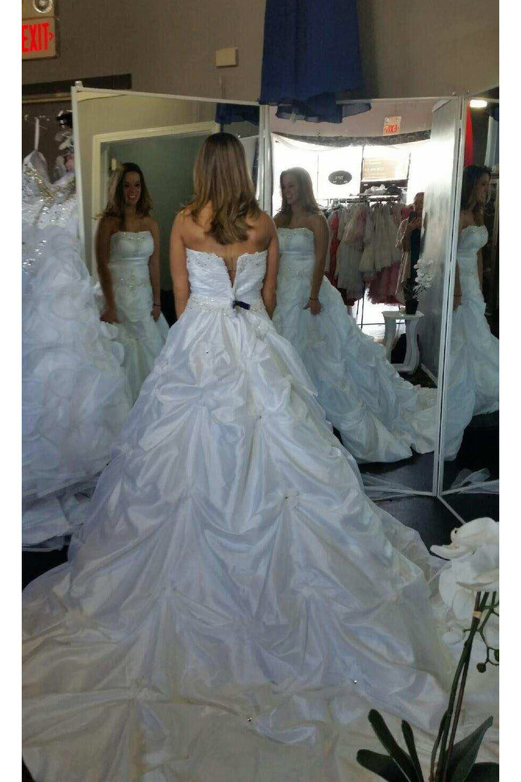2022 Wedding Dresses Sweetheart Taffeta With Ruffles And Beads Chapel Train