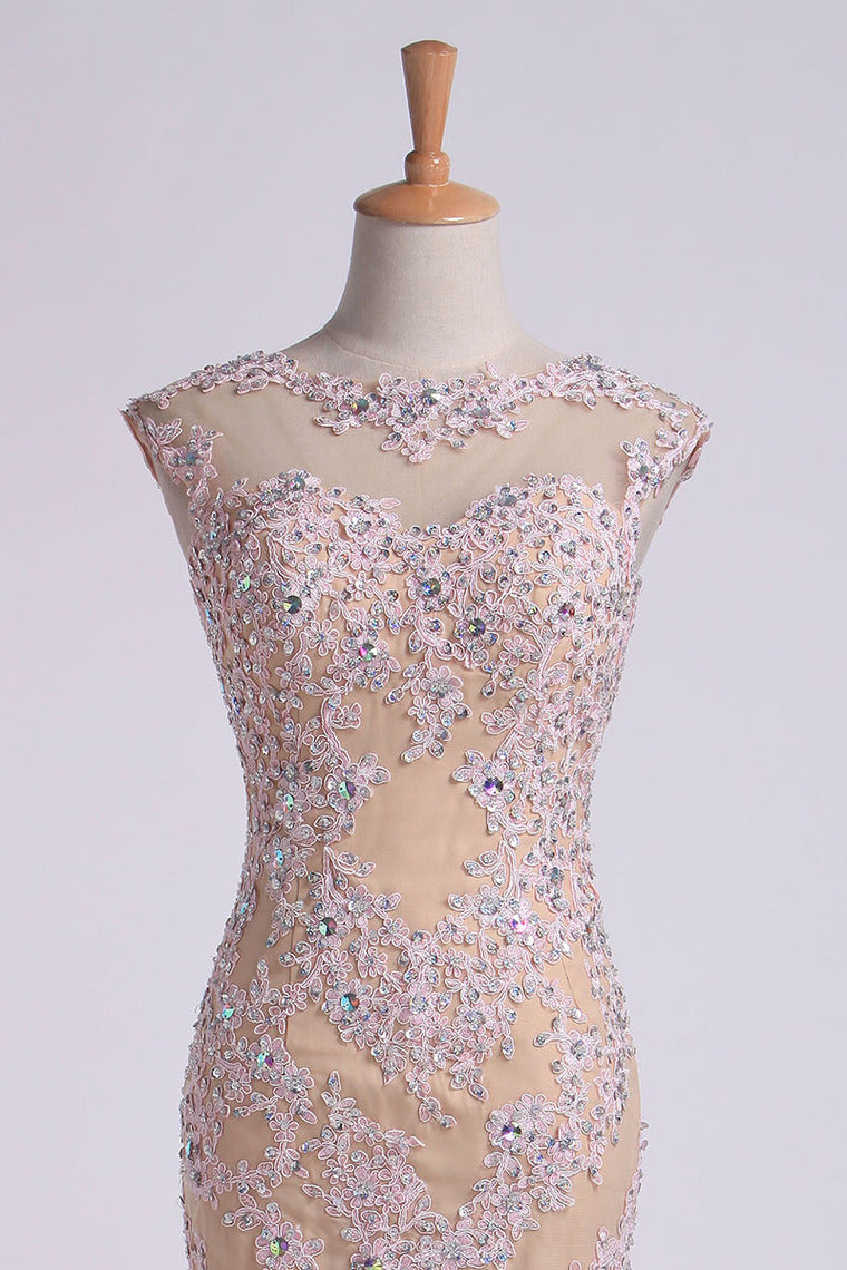 2022 Mesh Illusion Scoop Neckline Cap Sleeve Prom Dress With Beads And Applique