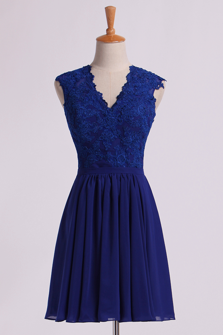 2022 V-Neck Cocktail Dresses Tulle And Chiffon With Applique And Ribbon