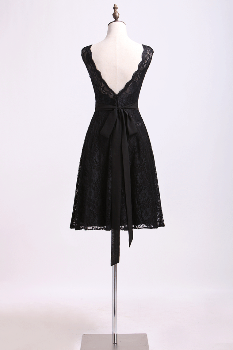 2022 Scoop A Line Lace Bridesmaid Dresses With Sash Knee Length