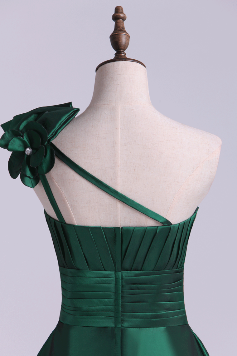 2022 New Arrival One Shoulder Above Knee Length Ruffles And Rhinestones