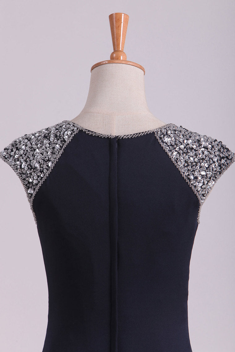 2022 Scoop Sheath Spandex With Beading & Slit Sweep Train Prom Dresses