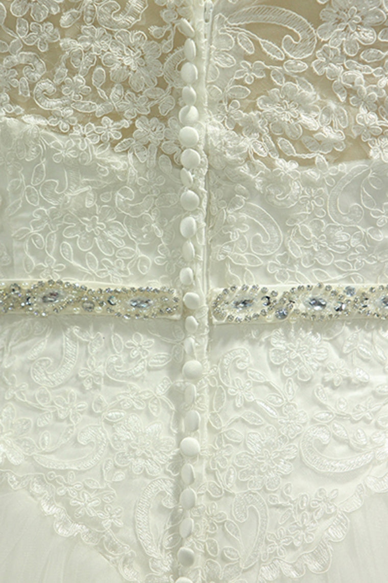2022 Plus Size  Wedding Dresses A-Line Bateau Court Train V-Back Tulle