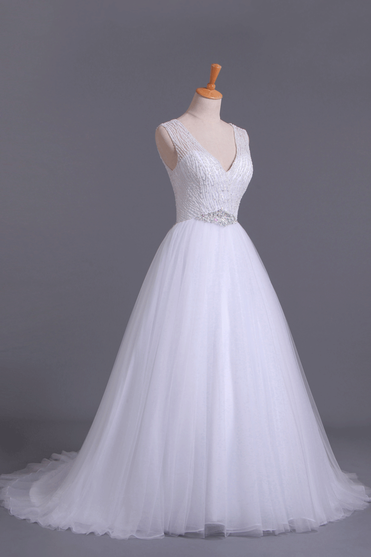 2022 V-Neck A Line Wedding Dresses Tulle Beaded Bodice Court Train