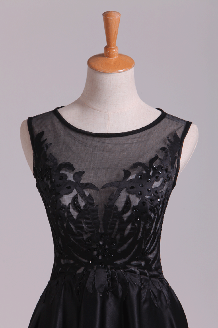 2022 Bateau Homecoming Dresses A Line Satin With Applique & Beading New