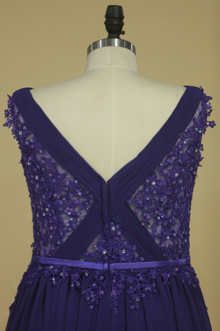 2022 A Line V Neck With Applique And Beads Evening Dresses