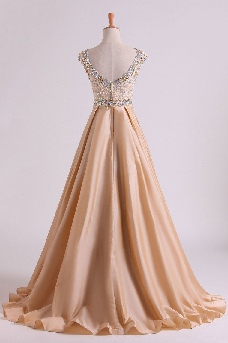 2022 Prom Dresses Bateau Ball Gown Lace Bodice With Long Taffeta Skirt Sweep Train