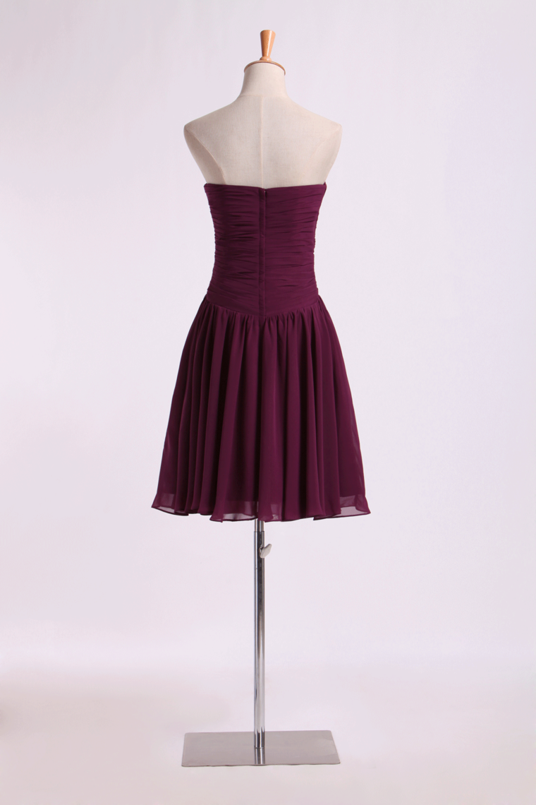 2022 A Line Sweetheart Knee Length Chiffon Bridemaid Dresses With Ruffles