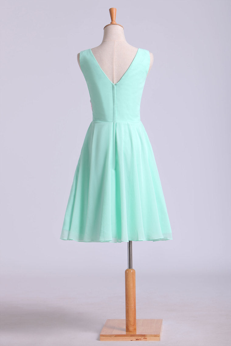 2022 Bridesmaid Dress Straps V Neck Knee Length With Handmade Flower