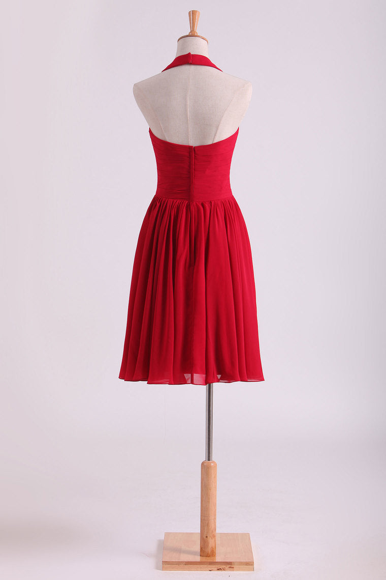 2022 Red Halter A Line Knee Length Chiffon Bridesmaid Dresses Ruched Bodice Burgundy/Maroon