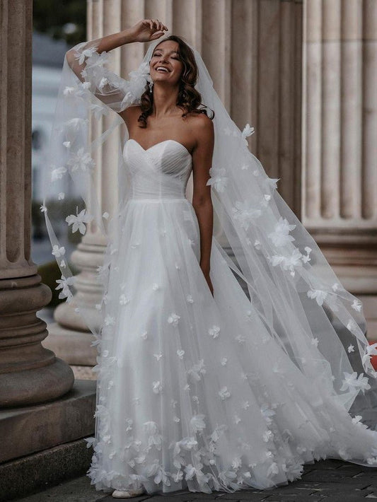 Romantic A-line Sweetheart Sleeveless White Tulle Modest Floral Wedding Dress