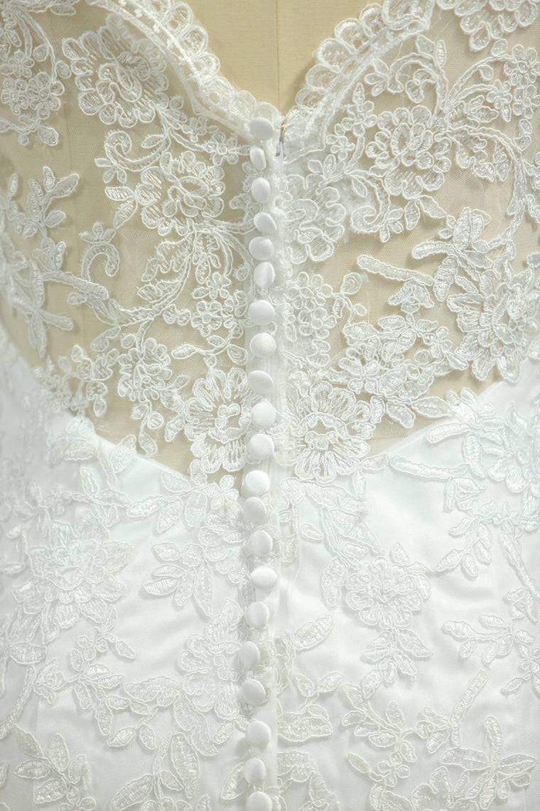 2022 Mermaid Wedding Dresses V-Neck 3/4 Sleeves Court Train Tulle V-Back With Covered Button