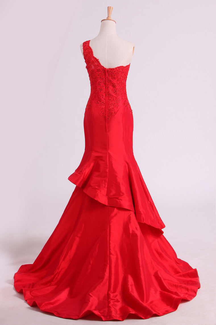2022 Red One Shoulder Mermaid Prom Dresses Taffeta With Applique & Beads