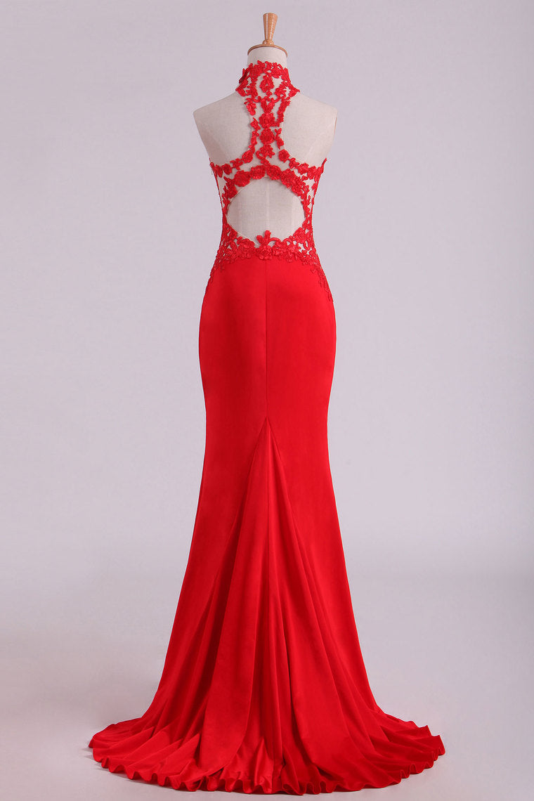 2022 Red High Neck Open Back Prom Dresses With Applique Sweep Train Spandex