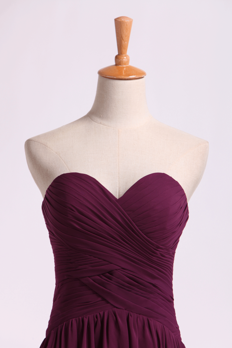 2022 A Line Sweetheart Knee Length Chiffon Bridemaid Dresses With Ruffles