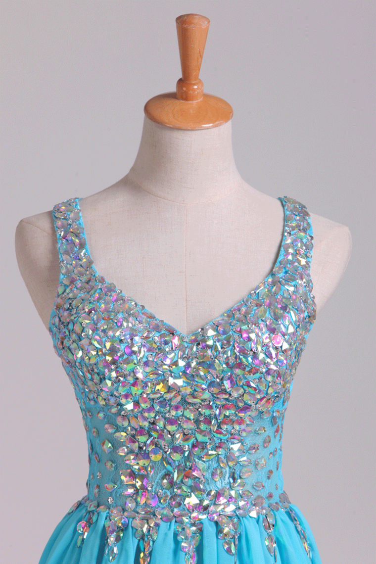 2022 Delicate Short Halter A Line Homecoming Dresses Lace&Chiffon Beaded Bodice