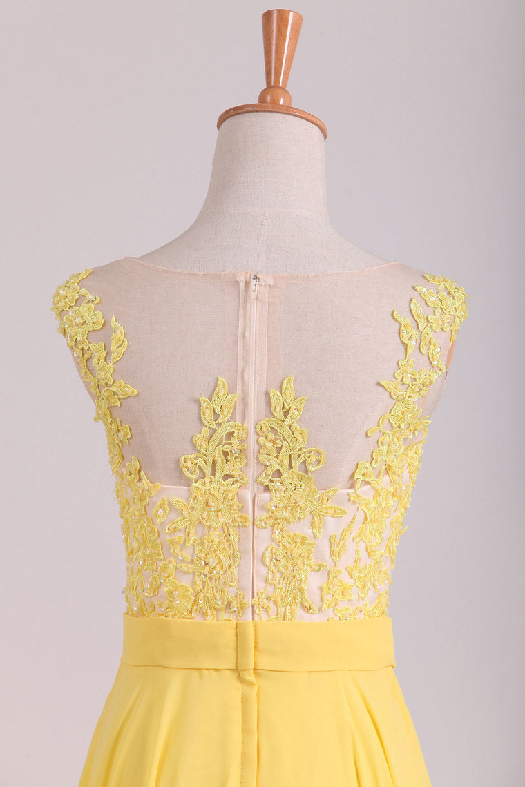 2022 A Line Scoop Cap Sleeves With Applique Prom Dresses Chiffon Floor Length