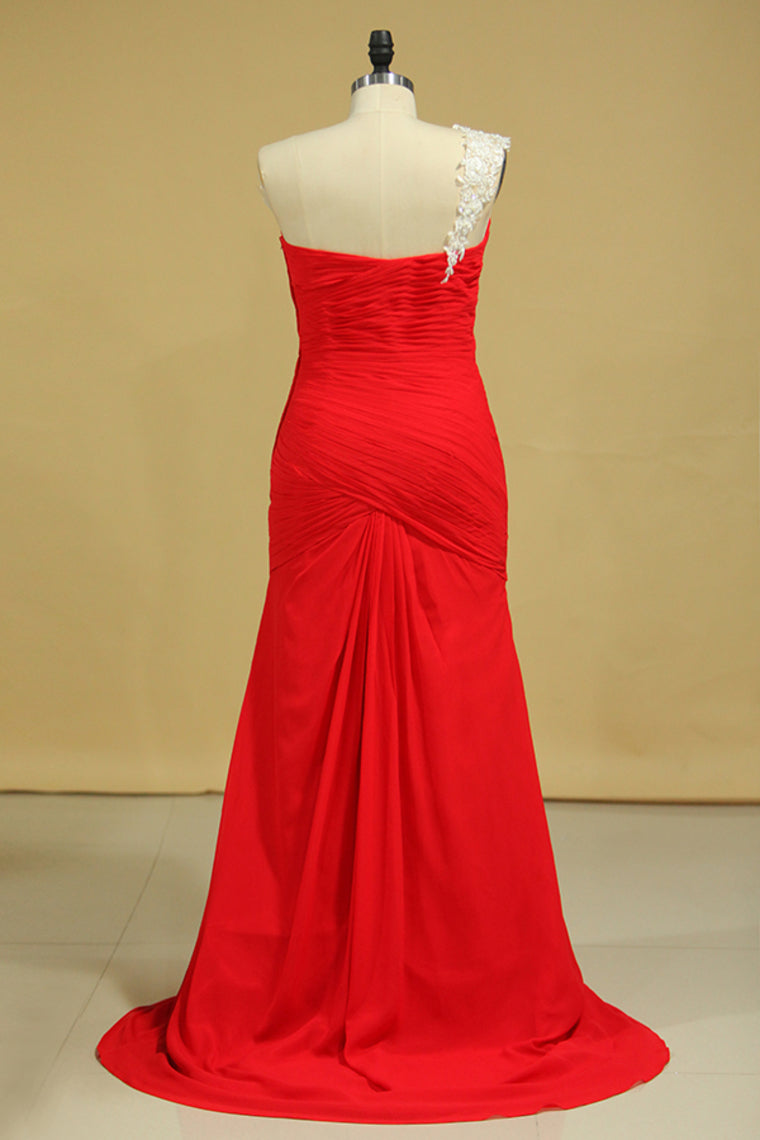 2022 Red One Shoulder Pleated Bodice Sheath Evening Dress Chiffon With Applique