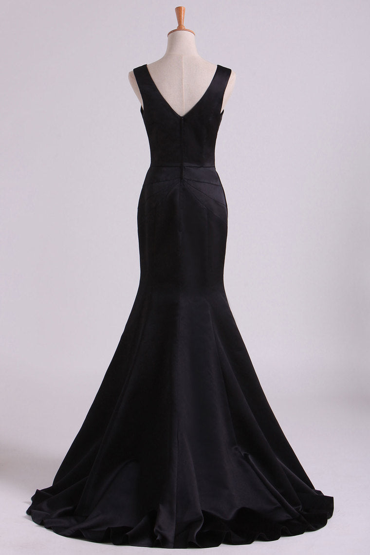 2022 Scoop Floor Length Mermaid Zipper Up Satin Prom Dresses