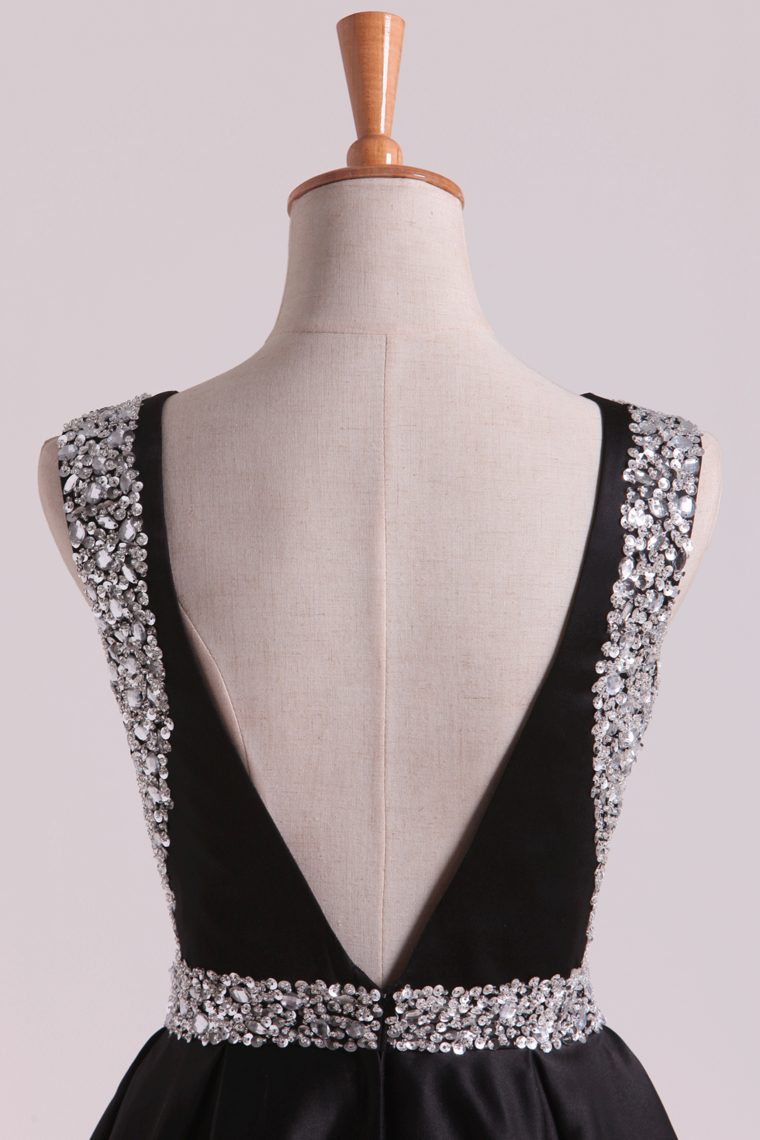 2022 Bateau A Line Short/Mini Homecoming Dresses Satin With Beads