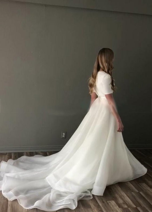 Short Sleeve V-Neck Simpe Pure White Modest Wedding Gown with Long Train